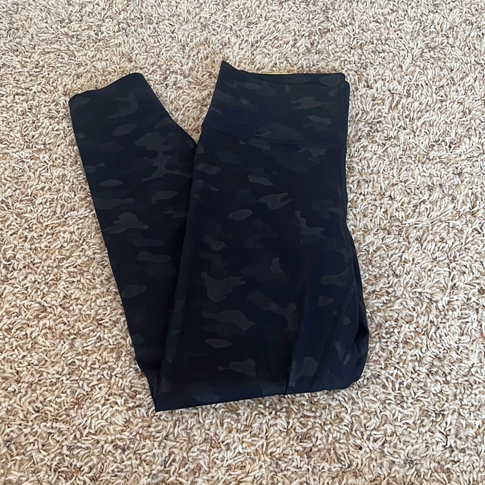 All in motion black Camo leggings M